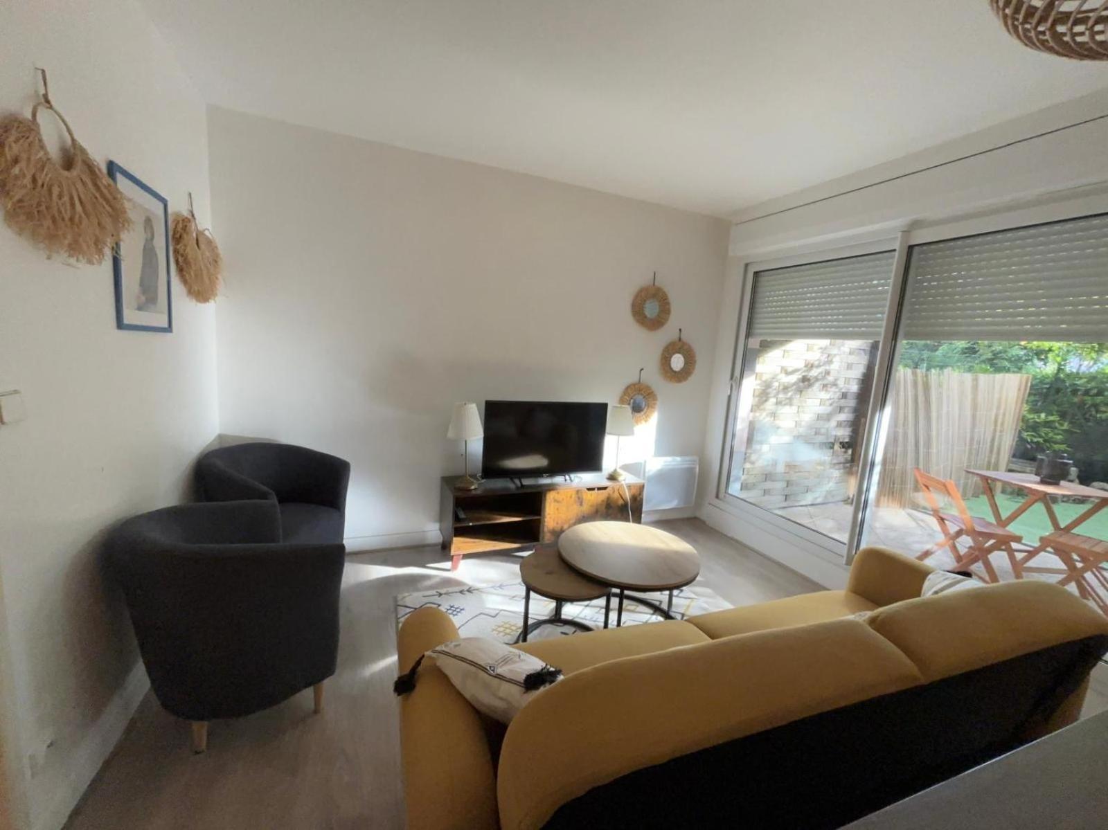Appartement En Centre Ville Avec Cour Face Au Parc Pasteur Orléans Exterior foto