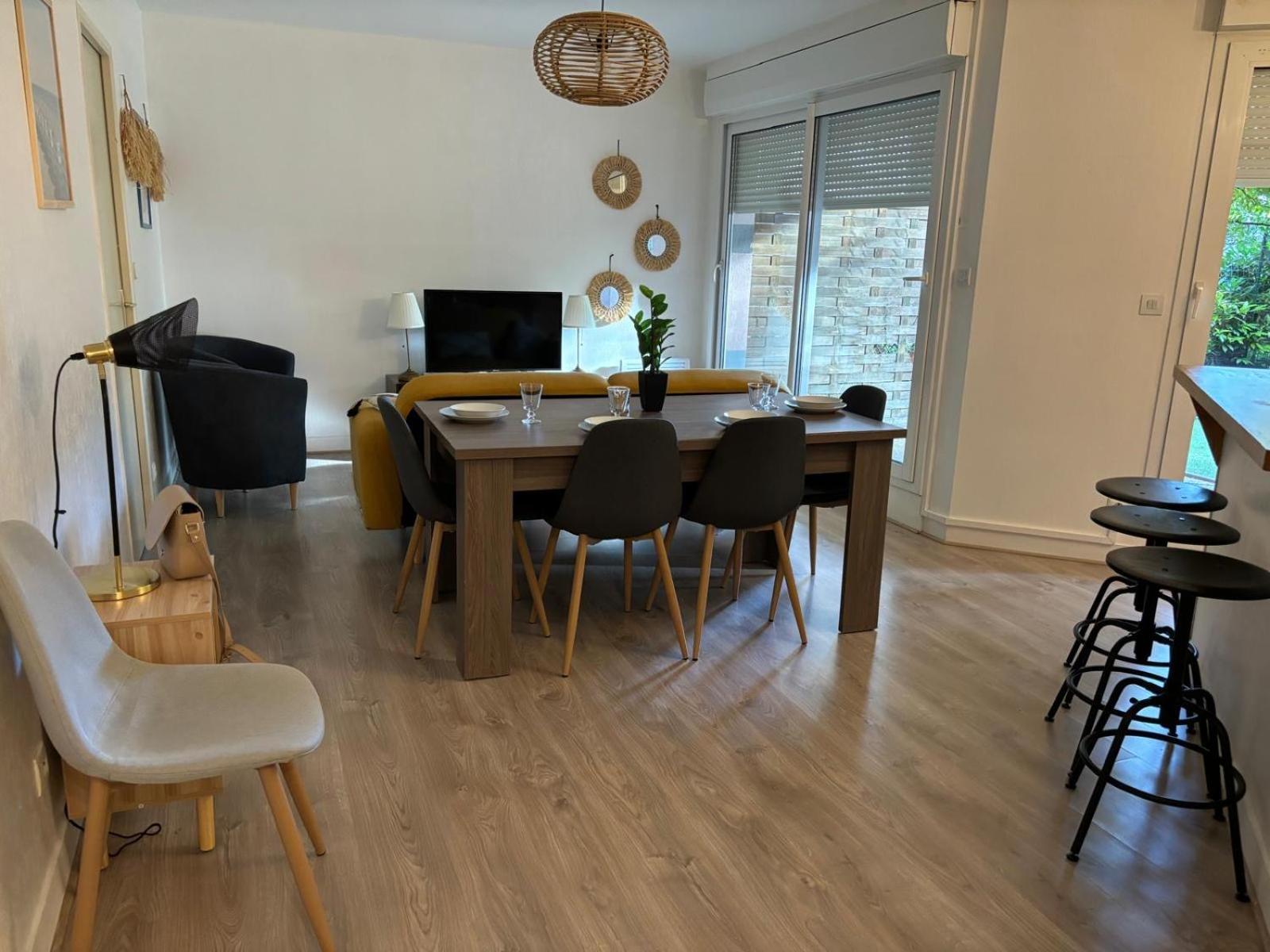 Appartement En Centre Ville Avec Cour Face Au Parc Pasteur Orléans Exterior foto